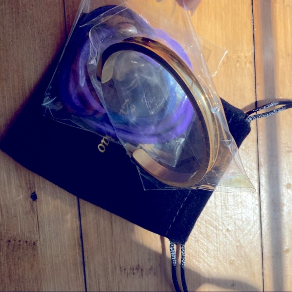 NWT Gold Bangle (holds hair tie!) - Picture 3 of 4